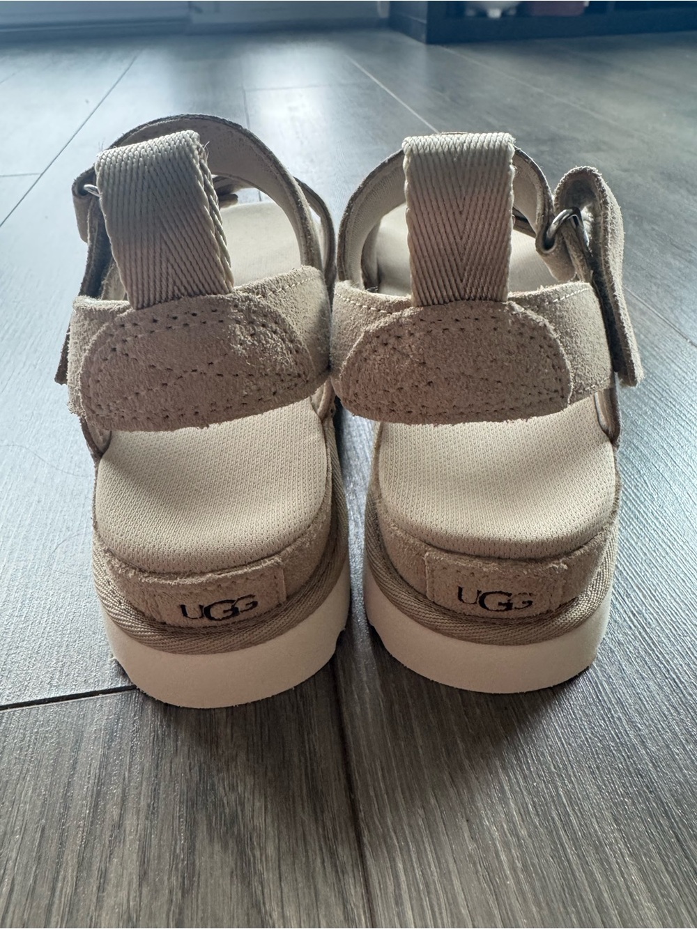 UGG® Goldenstar Women's Tan Sandals. Size 8. - Picture 4 of 5
